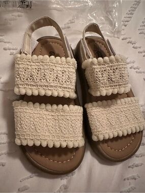 Kids Cream Pom-Pom crochet Sandals